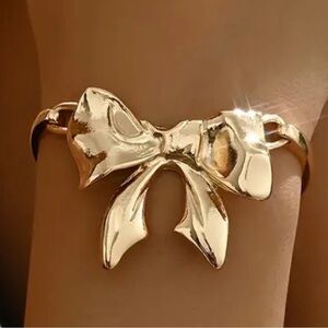 Vintage Elegant Bow Bracelet - 18K Gold Plated Zinc alloy